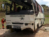 В Турции автобус рухнул в озеро: есть жертвы и раненые