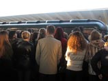 Пассажиров московского метро эвакуировали с фиолетовой ветки. Трое пострадавших Пассажиров московского метро эвакуировали с фиолетовой ветки. Трое пострадавших