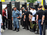 Полиция запретила проносить воду на Болотную площадь 6 мая