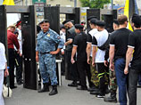 Полиция запретила проносить воду на Болотную площадь 6 мая Полиция запретила проносить воду на Болотную площадь 6 мая