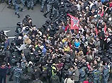 Год прошел после событий 6 мая 2012 года на Болотной площади. Все это время в обществе продолжаются споры о перспективах политического протеста в России