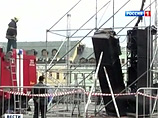 При монтаже сцены на Болотной площади, где вечером в понедельник пройдет митинг оппозиции, в результате несчастного случая погиб волонтер