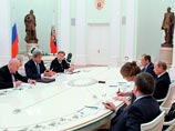 Владимир Путин принял в Кремле госсекретаря США Джона Керри, находящегося в России с рабочим визитом, и пообещал ответить Бараку Обаме на его недавнее секретное письмо