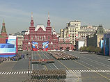 После окончания парада на Красной площади по всей Москве начались народные гуляния