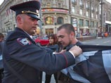 Спонтанная акция протеста в Москве: активисты с баннером перекрыли Тверскую Спонтанная акция протеста в Москве: активисты с баннером перекрыли Тверскую