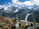 Пропавшие в горах Непала туристы из России спасены
