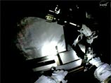 Астронавты начали выход в открытый космос - будут искать пробоину