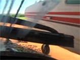 ВИДЕО: бразильская полиция на автомобиле протаранила самолет наркомафии с кокаином