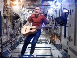 Командир МКС записал перед возвращением на землю клип на песню Дэвида Боуи (ВИДЕО)