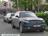 Затем, по данным МВД, правонарушитель сел в свой внедорожник, откуда отказывался выходить на протяжении некоторого времени Затем, по данным МВД, правонарушитель сел в свой внедорожник, откуда отказывался выходить на протяжении некоторого времени