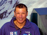 На Эвересте из-за обрыва веревки погиб известный российский альпинист