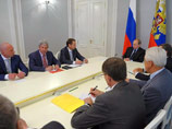На встрече с руководителями парламентских фракций  15 мая 2013 года
