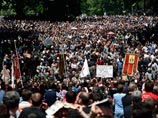 Грузинские защитники геев и их противники собрались у дома правительства
