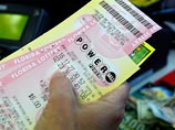 Рекордный выигрыш в 590 миллионов долларов выпал в ночь на воскресенье в тираже американской лотереи Powerball