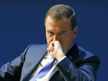 Премьер Дмитрий Медведев в воскресенье подводит год работе правительства