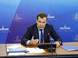 Рост ВВП упал до исторического минимума, Медведев признал ситуацию "средненькой"