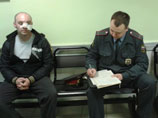 В людях, избивших активиста "Синих ведерок", узнали сотрудников ГИБДД в штатском В людях, избивших активиста "Синих ведерок", узнали сотрудников ГИБДД в штатском