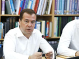 Медведев приехал в детский лагерь и стал "Почетным орленком" как преданный детству