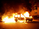 В пригороде Стокгольма взбунтовалась молодежь, поджигающая автомобили и атакующая полицейских