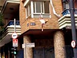 Уличный ВИДЕОхит из Сан-Паулу: полуголый любовник убегает через окно после семейной сцены