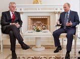 Владимир Путин и президент Сербии Томислав Николич на встрече, прошедшей в пятницу в Сочи, обсудили актуальные вопросы двусторонней повестки дня, а также ряд региональных и международных проблем