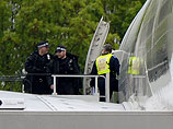 Двум британцам, пугавшим бомбой на самолете, предъявлены обвинения