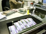 Россияне несут все больше денег на банковские депозиты
Россияне несут все больше денег на банковские депозиты