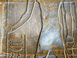 Китайцы устыдились "подписи" своего соотечественника на древнеегипетском рельефе