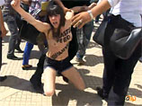 Трех активисток Femen задержали в Тунисе за топлес-акцию в поддержку арестованной соратницы