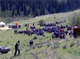 ЧП в Киргизии: ОМОН применил оружие и гранаты в битве за золотой рудник с бунтующими жителями