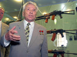 Легендарный конструктор оружия Михаил Калашников бесплатно передал "Ижмашу" права на использование своего имени Легендарный конструктор оружия Михаил Калашников бесплатно передал "Ижмашу" права на использование своего имени