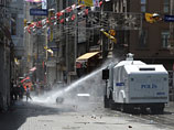 В Стамбуле люди устраивают массовые беспорядки, защищая деревья. Пострадавших может быть около сотни