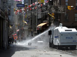Протесты в Стамбуле возобновились: полиция применила газ и водометы