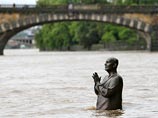 Германия и Чехия готовятся к масштабному наводнению, вызванному непрекращающимися дождями. В столице Чехии Праге и еще 40 городах на юге страны объявлен третий, самый высокий уровень опасности