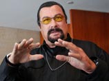 Рогозин предложил Стивену Сигалу рекламировать российское оружие Рогозин предложил Стивену Сигалу рекламировать российское оружие