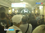 На центральной станции столичного метро "Охотный ряд" Сокольнической линии в среду утром эвакуировали пассажиров из-за загоревшегося высоковольтного кабеля
