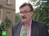 Мне надоело, когда то один негодяй, то другой называет меня "гастролером" или обвиняет меня в том, что "я приехал за длинной гривной". Я просто захотел юридически оформить фактическое положение вещей, поскольку в Украине я живу достаточно долго Мне надоело, когда то один негодяй, то другой называет меня "гастролером" или обвиняет меня в том, что "я приехал за длинной гривной". Я просто захотел юридически оформить фактическое положение вещей, поскольку в Украине я живу достаточно долго