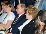 Президент РФ Владимир Путин взволновал прессу тем, что появился на балете "Эсмеральда" вместе со своей супругой Людмилой Путиной