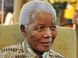 Первый чернокожий президент ЮАР Нельсон Мандела был сегодня ночью вновь госпитализирован с обострением легочной инфекции