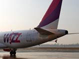 Самолет румынской авиакомпании Wizz Air совершил экстренную посадку в римском международном аэропорту Леонардо да Винчи (Фьюмичино). У лайнера не вышла одна из строек шасси Самолет румынской авиакомпании Wizz Air совершил экстренную посадку в римском международном аэропорту Леонардо да Винчи (Фьюмичино). У лайнера не вышла одна из строек шасси
