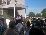 "Народный сход" в Удомле: задержали обматеривших мэра, толпа двинулась к ОВД