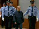 Представший перед судом бывший министр железных дорог Китая Лю Чжицзюнь, обвиняемый во взяточничестве и превышении служебных полномочий, с 1986 года по 2011 год в общей сложности получил от различных лиц взяток на сумму 64,6 млн юаней