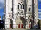 Кафедральный собор святых Петра и Павла в городе Нант на западе Франции осквернен сегодня ночью неизвестными