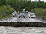 В Якутии дождями размыло трассу "Колыма". Блокированы 30 автомобилей