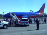 Пассажирский самолет авиакомпании Southwest Airlines, вылетевший из Лос-Анджелеса в Остин, совершил вынужденную посадку в городе Финикс (штат Аризона) из-за сообщения о бомбе на борту