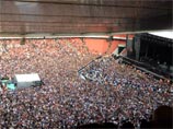 Фанаты, дожидаясь Green Day на стадионе, спели многотысячным хором хит Queen (ВИДЕО)