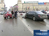 В Гагаринском суде Москвы продолжаются слушания по нашумевшему делу об аварии на Ленинском проспекте с участием автомобиля вице-президента "Лукойла" Анатолия Баркова 25 февраля 2010 года В Гагаринском суде Москвы продолжаются слушания по нашумевшему делу об аварии на Ленинском проспекте с участием автомобиля вице-президента "Лукойла" Анатолия Баркова 25 февраля 2010 года