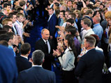 Учредительный съезд ОНФ продемонстрировал "народные чувства" к Путину и единогласно избрал его своим лидером
