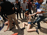 Тунисский суд приговорил двух француженок и немку из Femen к 4 месяцам тюрьмы Тунисский суд приговорил двух француженок и немку из Femen к 4 месяцам тюрьмы