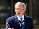 Экс-президент США Джордж Буш совершил аварийную посадку на дымящемся самолете